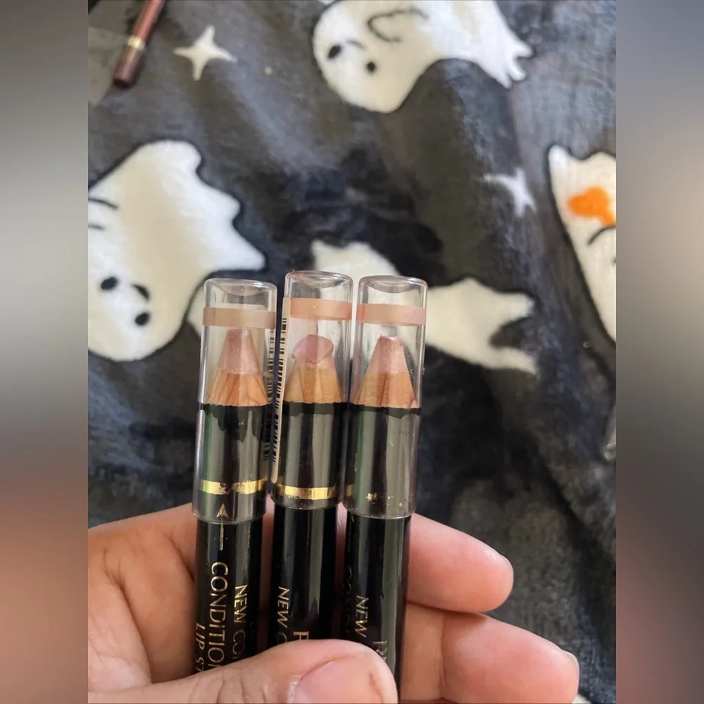 Revlon New Complexion LipStick Condition and Color Shade (Bares)